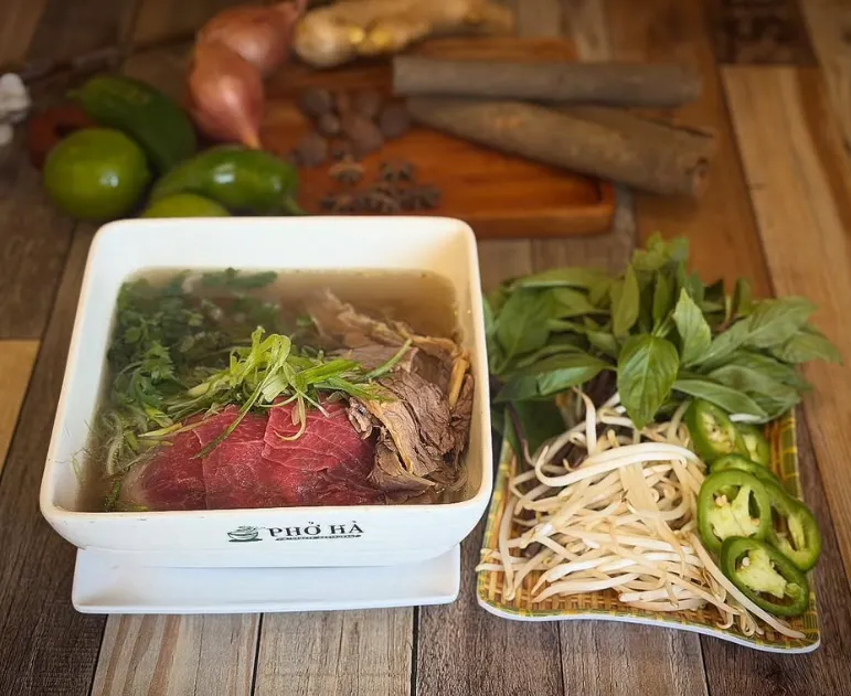 Special Pho (Tái, Nạm, Gầu, Gân, Sách, Bò Viên)