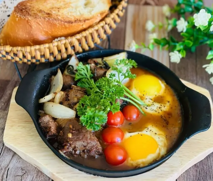Filet Mignon, Black Peppercorn Sauce, Sunny Eggs, Bread